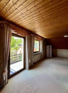 Zimmer OG mit Balkon