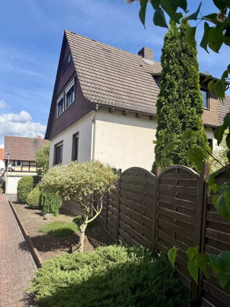 Hausfront seitlich