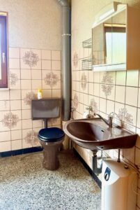 Bad (mit Dusche)