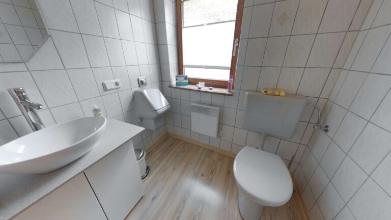 Gäste-WC EG Hauptgebäude