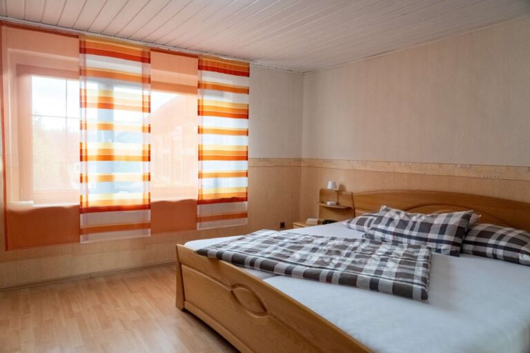 Schlafzimmer 1.OG Hauptgebäude