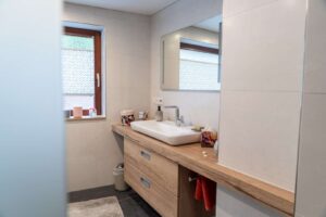 Badezimmer EG Hauptgebäude