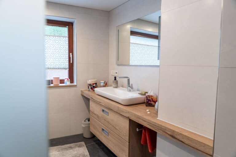 Badezimmer EG Hauptgebäude