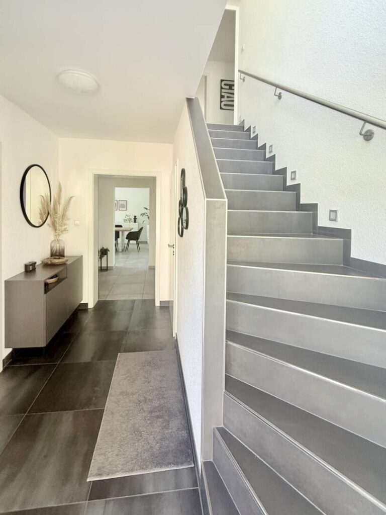 Eingangsflur / Treppe