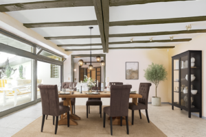 Esszimmer (Foto wurde KI generiert)