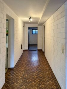 Flur zu den Kellerräumen