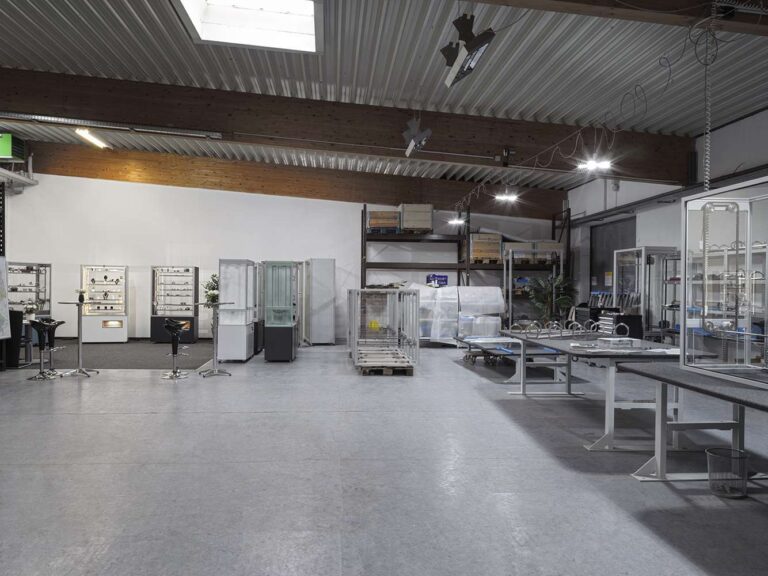 Fertigungshalle m. Schwingboden