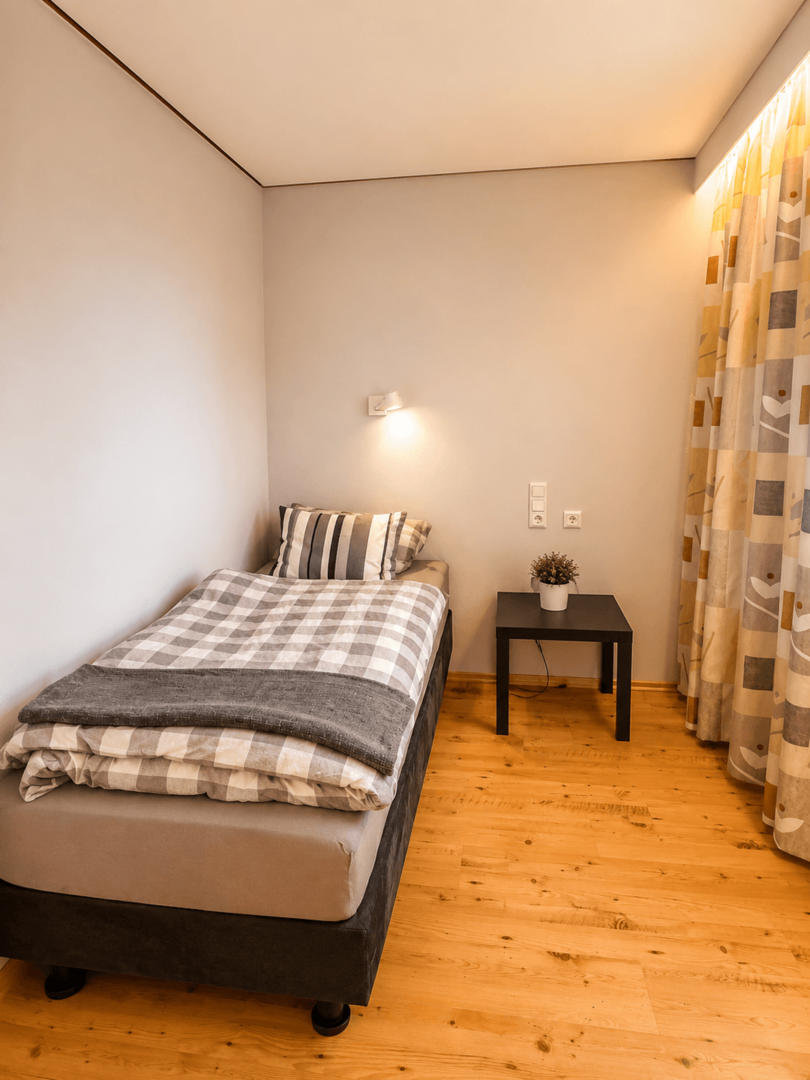 Einbettzimmer OG (renoviert)