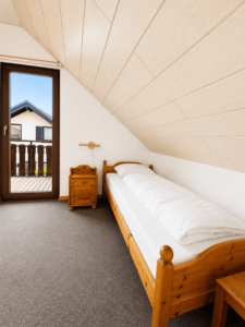 Einbettzimmer + Balkon OG