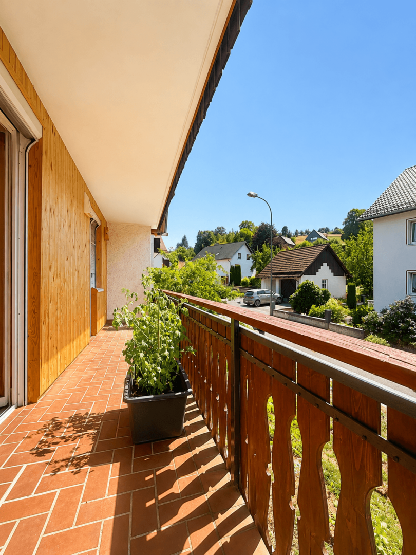 Vorderhaus: Balkon (EG)