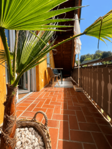 Vorderhaus: Balkon (OG)