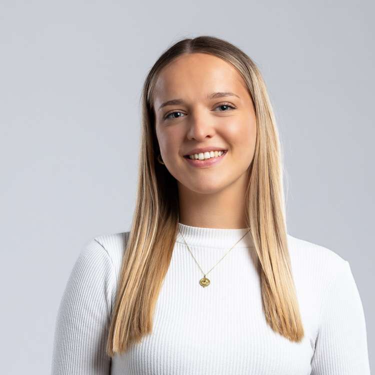 Frau Lina-Sophia Heckroth